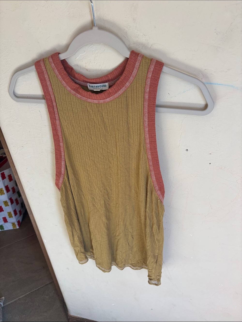 Earthbound razor back tank! Large